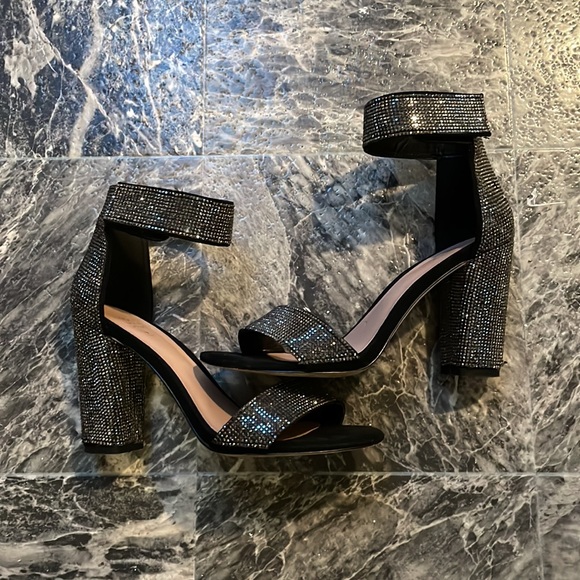 Casual Chic Sandals - Picture 4 of 7